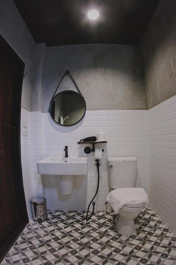 The Local Ari Hostel Bangkok Bagian luar foto