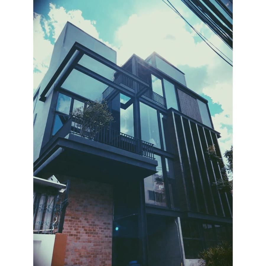 The Local Ari Hostel Bangkok Bagian luar foto