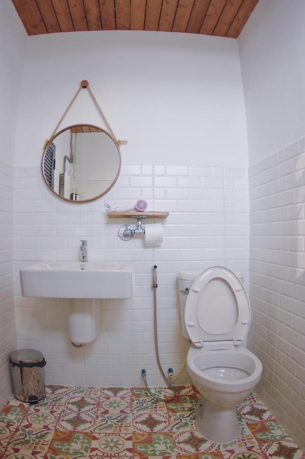 The Local Ari Hostel Bangkok Bagian luar foto