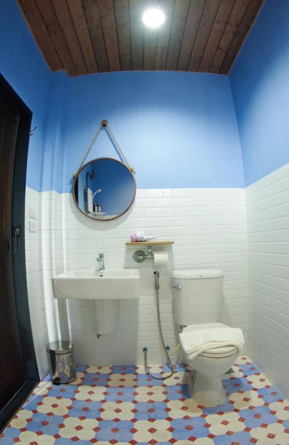 The Local Ari Hostel Bangkok Bagian luar foto