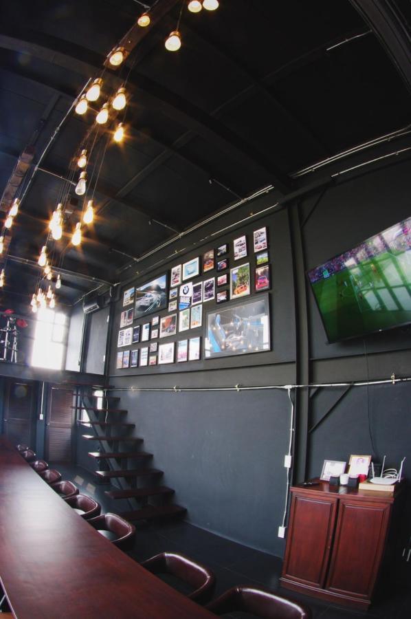 The Local Ari Hostel Bangkok Bagian luar foto