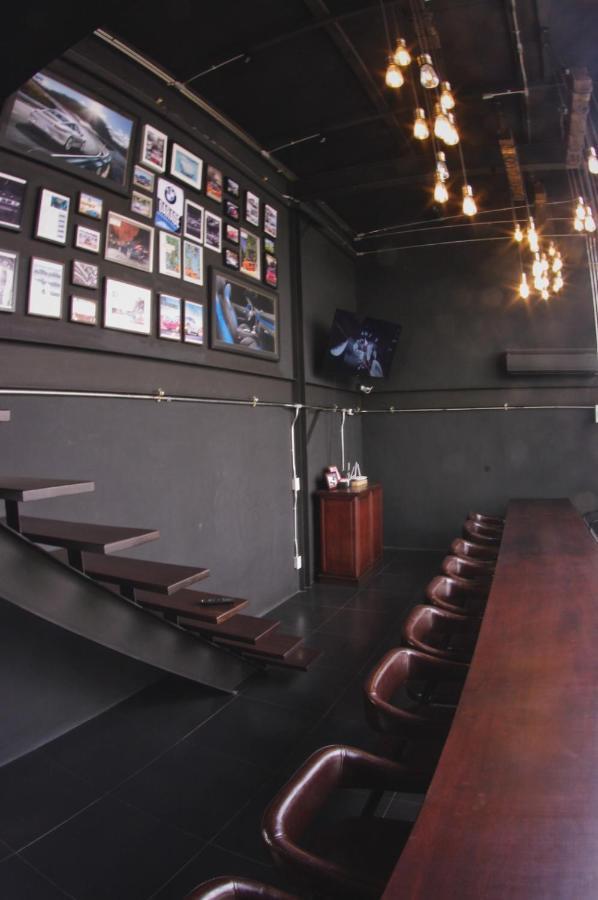The Local Ari Hostel Bangkok Bagian luar foto