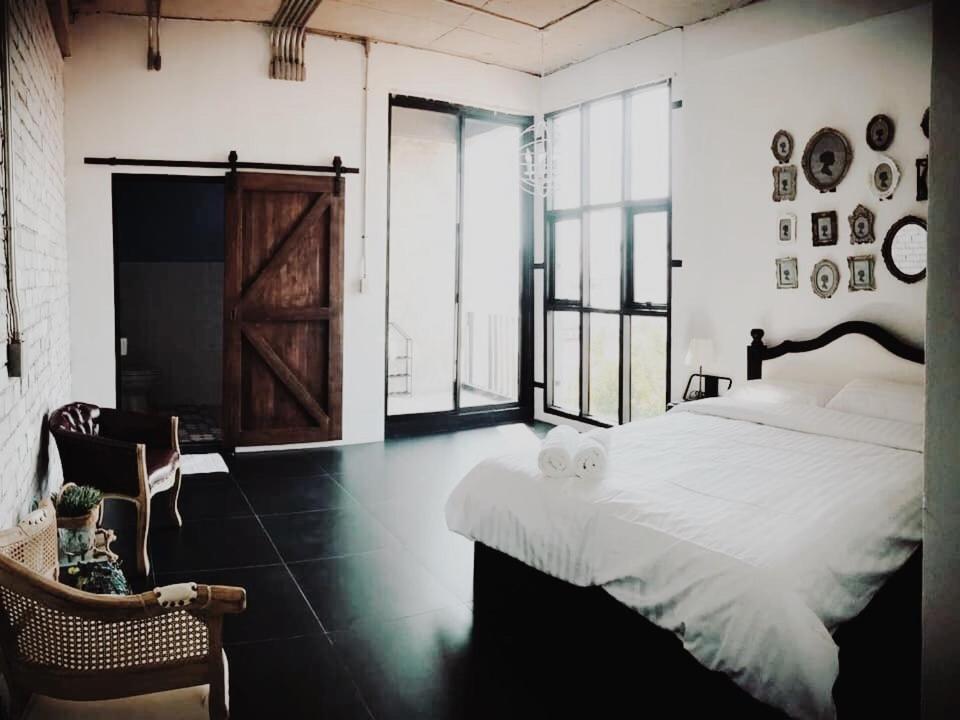 The Local Ari Hostel Bangkok Bagian luar foto