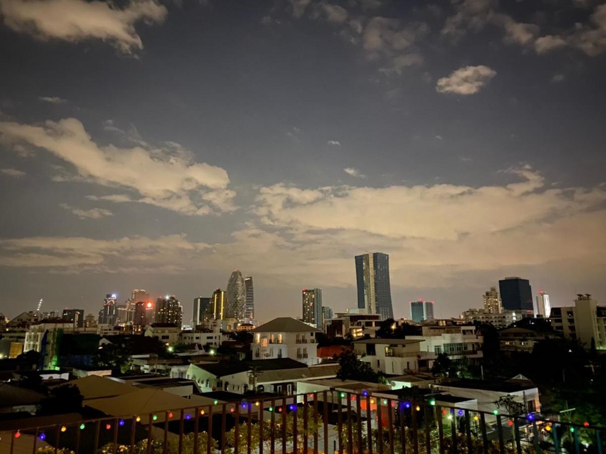 The Local Ari Hostel Bangkok Bagian luar foto