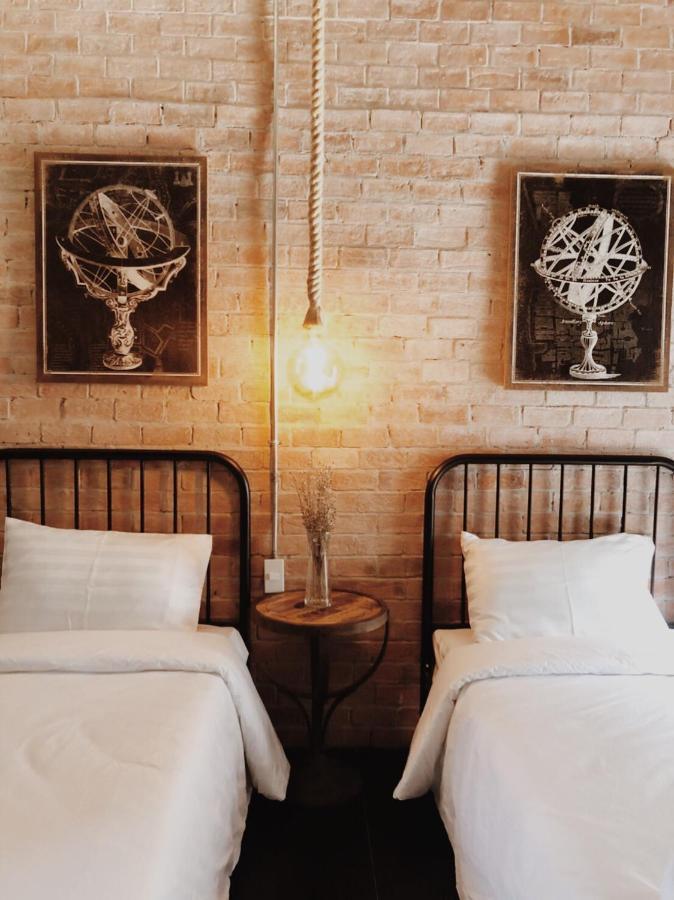 The Local Ari Hostel Bangkok Bagian luar foto