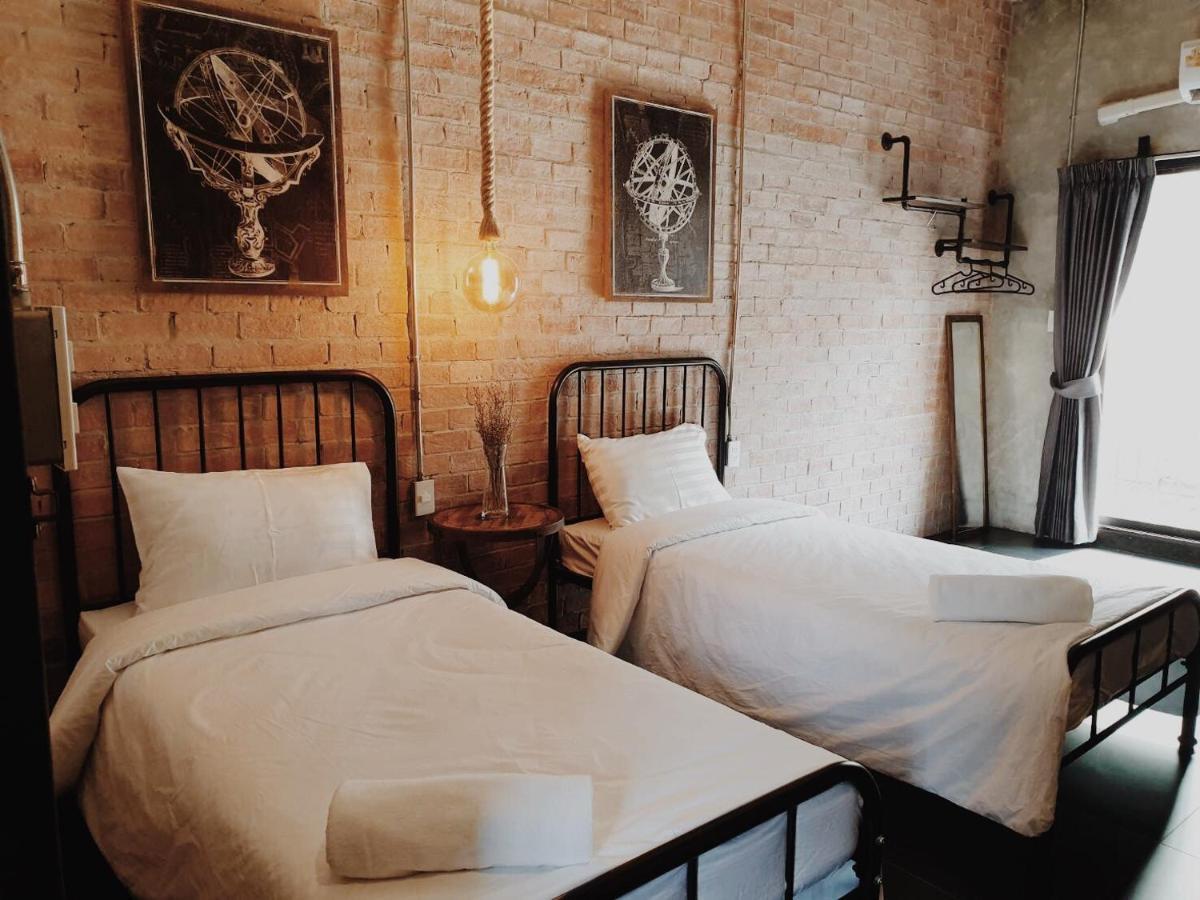The Local Ari Hostel Bangkok Bagian luar foto
